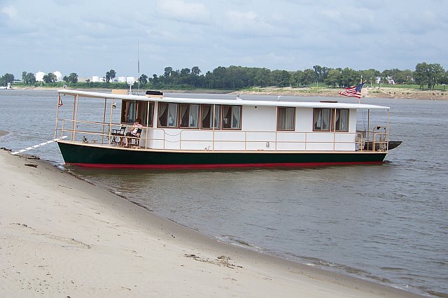 Houseboat-Side-01.jpg